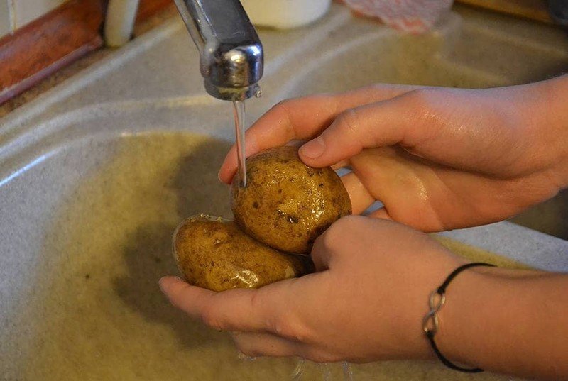 Очищенная картошка