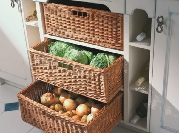 Выдвижная корзина для хранения овощей